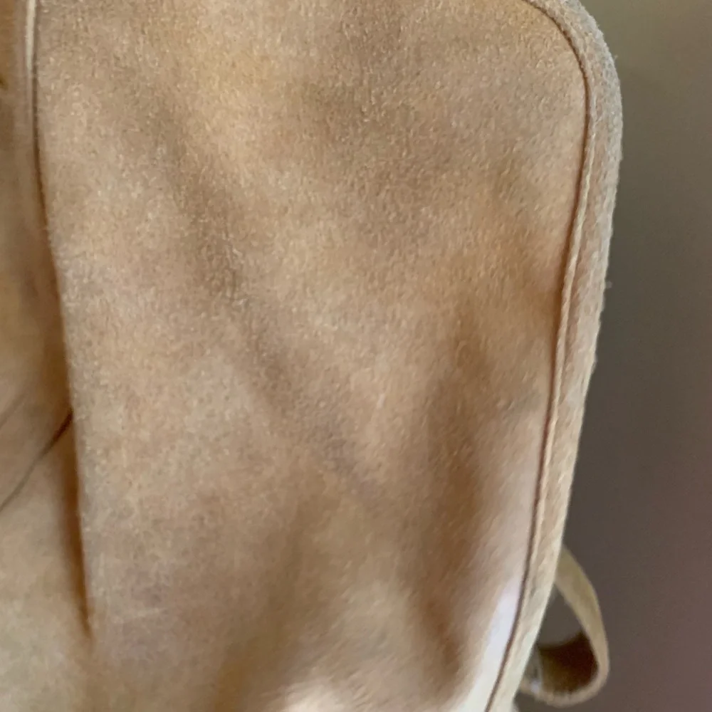 Vtg Le Donne SuedeLeather Bag Travel Shoulder Duffel Bag Tan strap Weathered Lg